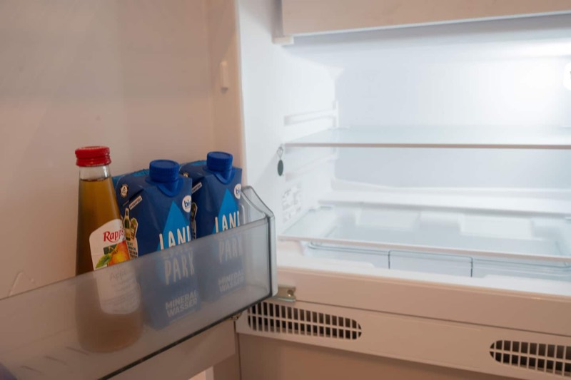 Studio 3 – Kühlschrank mit Getränken