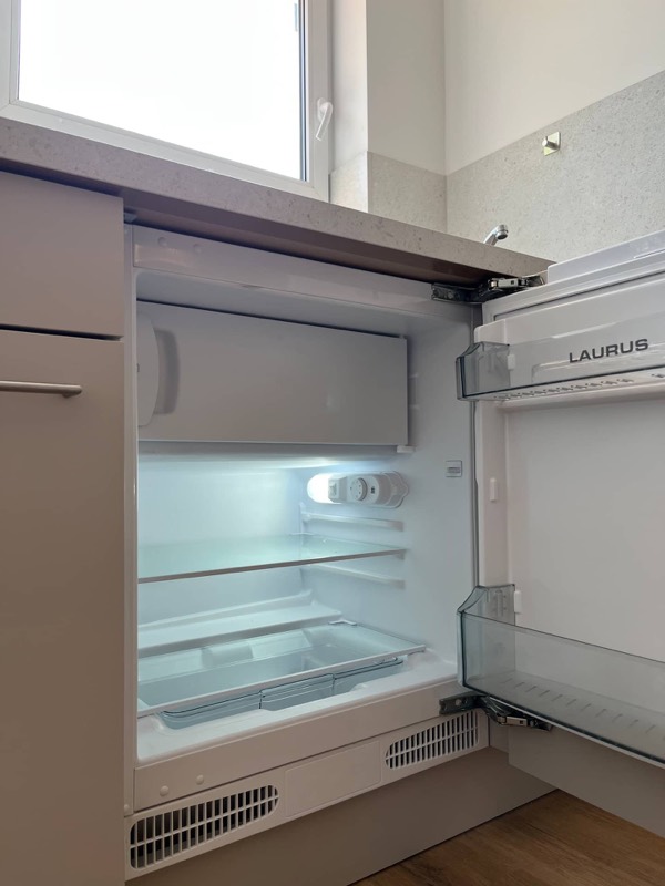 Studio 5 – Kühlschrank unter der Arbeitsplatte