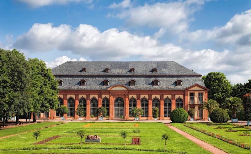 Orangeriehaus Darmstadt mit barockem Gartenparterre